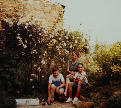 1980 - Marie-Francoise Falisse avec Christophe et Julie.jpg
